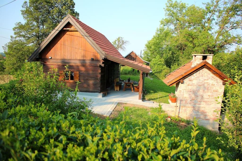 Holiday Home The Hive สลูน ภายนอก รูปภาพ