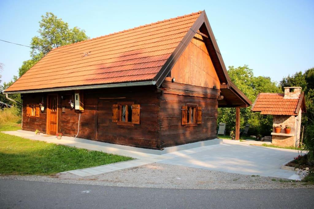 Holiday Home The Hive สลูน ภายนอก รูปภาพ