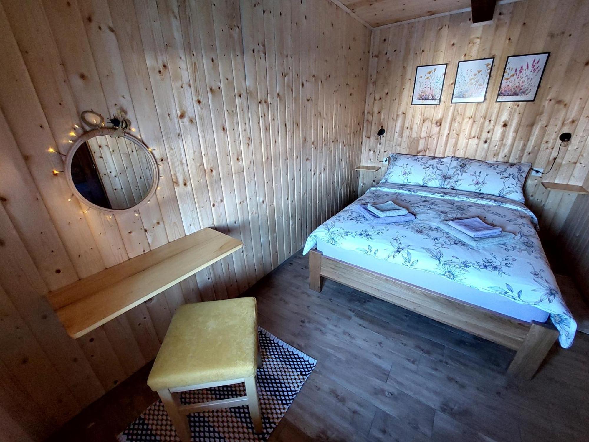 Holiday Home The Hive สลูน ภายนอก รูปภาพ