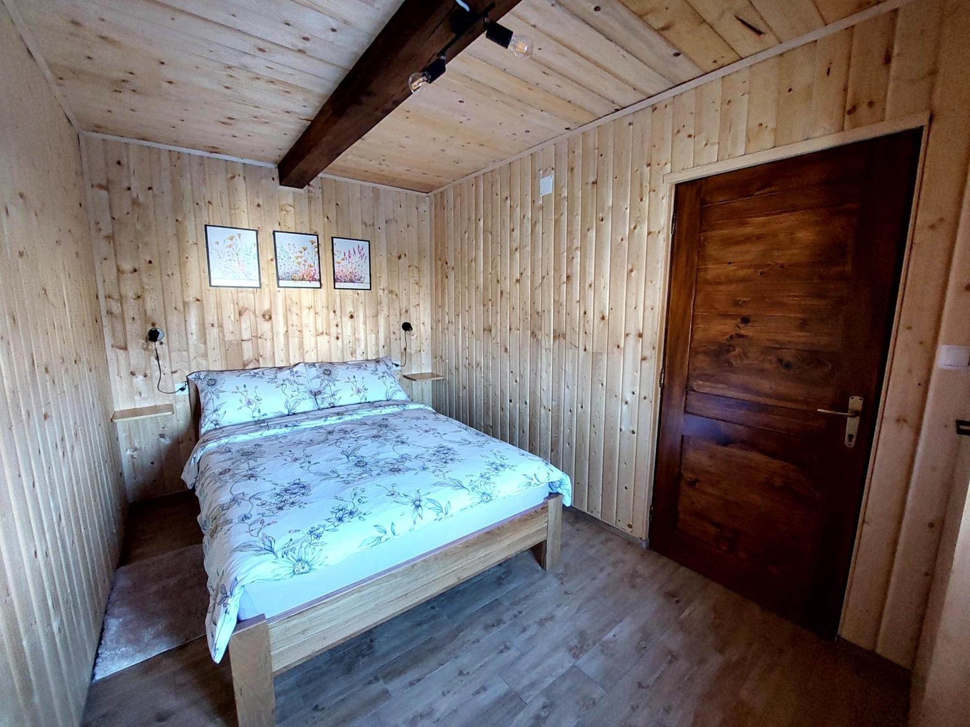 Holiday Home The Hive สลูน ภายนอก รูปภาพ