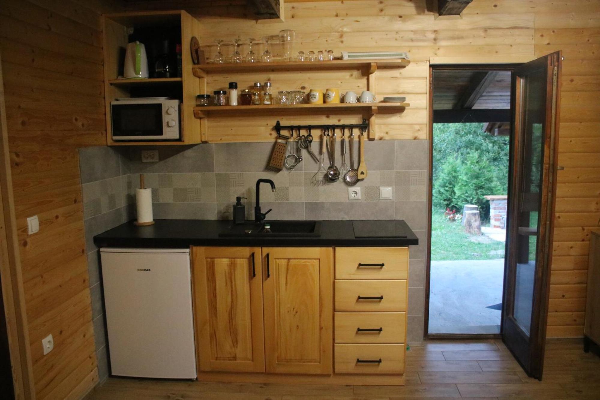 Holiday Home The Hive สลูน ภายนอก รูปภาพ