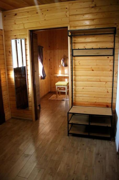 Holiday Home The Hive สลูน ภายนอก รูปภาพ